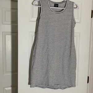 32 degrees cool women’s dress size: Medium. Pre owned